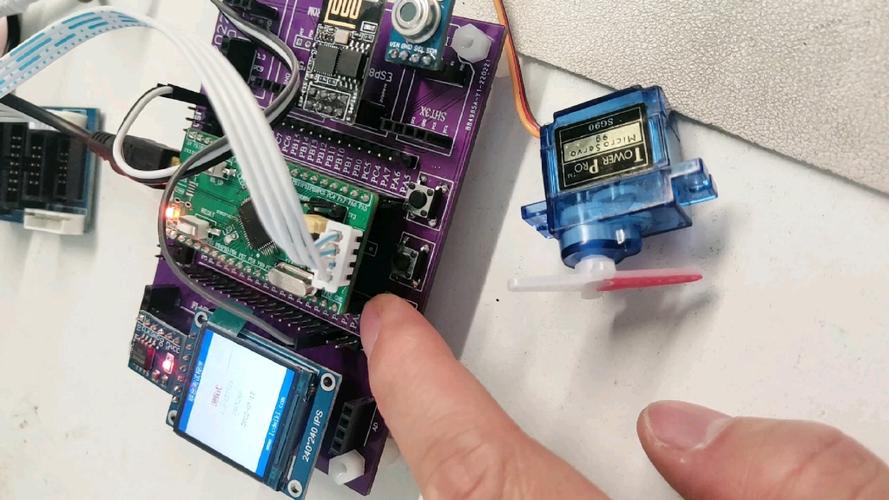 stm32控制舵机正反转_stm32按键控制舵机正反转_pwm控制舵机反转